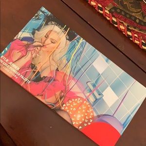 Kylie pressed powder palette sipping pretty BNIB